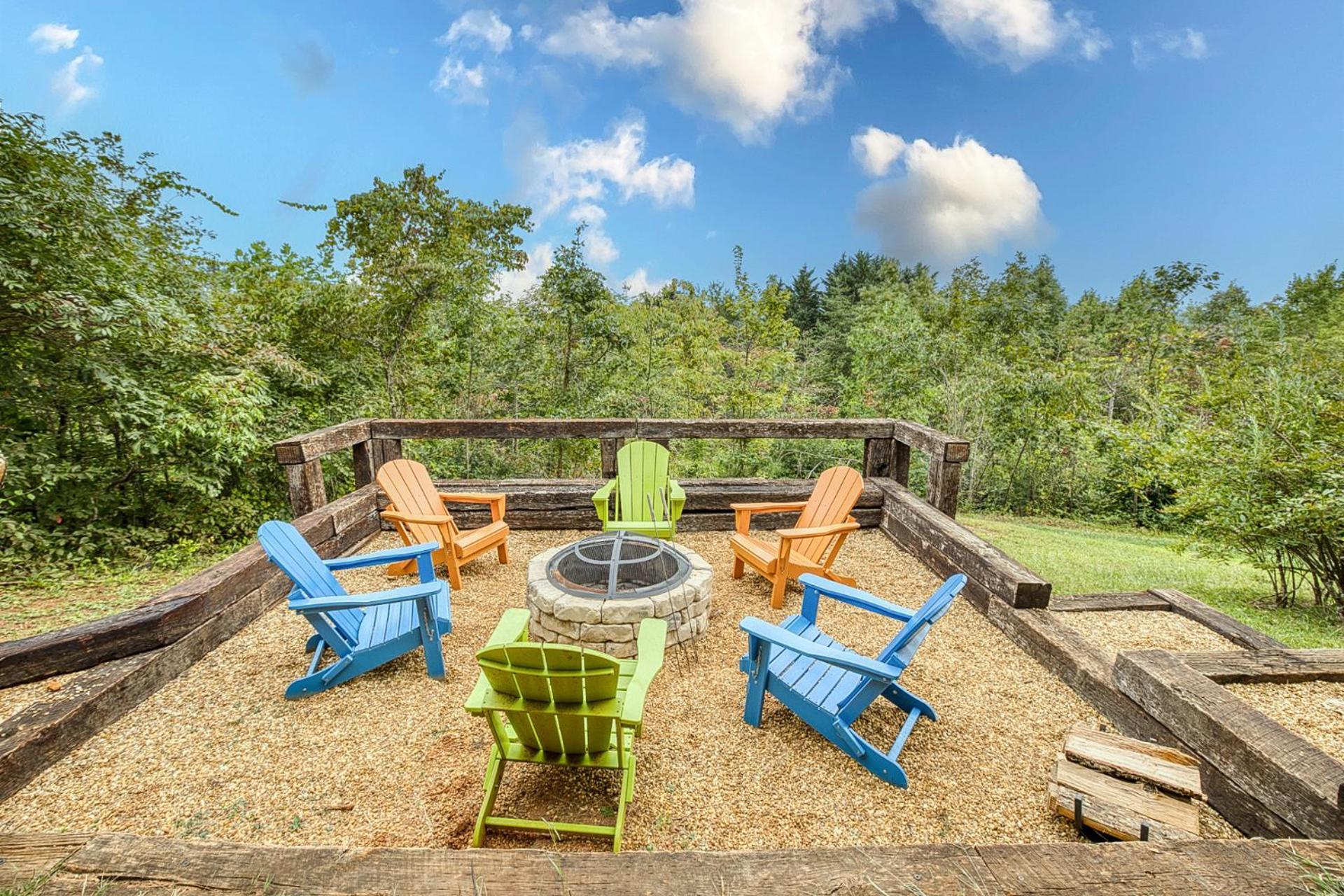 Sky High Lodge By Bk Stays. Large Cabin. Amazing Views. Game Room. Jacuzzi. Six Bedrooms. Sleeps 12 Blue Ridge Exterior photo